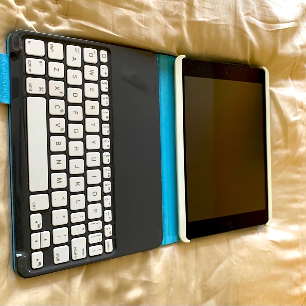 iPad mini 1st Gen bundle (includes case+keyboard)